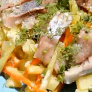 Овощной салат с филе сельди